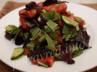 Салат с помидорами и огурцами