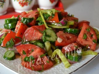 Салат из помидоров, огурцов и перца