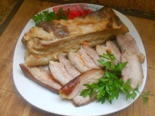 Свиной подчеревок, запеченный в духовке